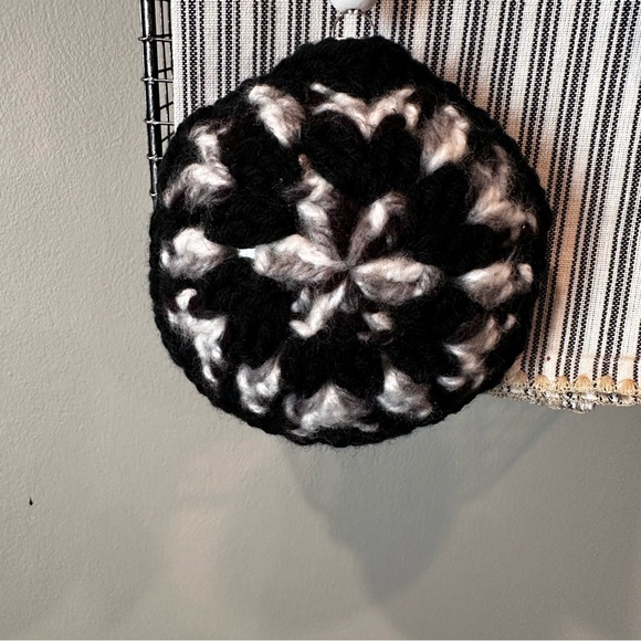 Hand knit/crochet Christmas, black-and-white granny, style baubles, set of 3 New - Picture 7 of 8